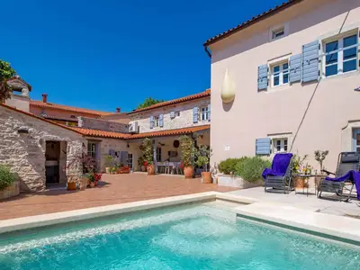 Villa für 10 Personen (360 m²) in Foli 2/10