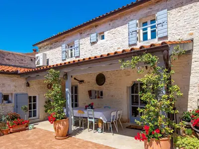 Villa für 10 Personen (360 m²) in Foli 8/10