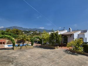 19343270-Villa-4-Frigiliana-300x225-3