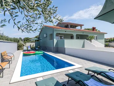 Villa für 8 Personen (180 m²) in Galižana 1/10