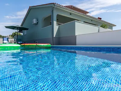 Villa für 8 Personen (180 m²) in Galižana 6/10