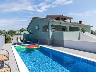 Villa für 8 Personen (180 m²) in Galižana 7/10