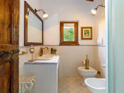 Badezimmer mit Dusche