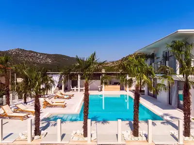 Villa Caribic with 72sqm private pool, whirlpool, sauna, outdoor lounge area