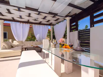 Lounge and dining area suitable for 8 person