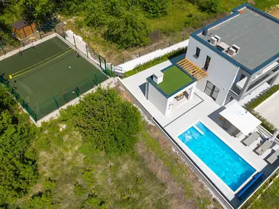 3-bedroom villa Pera with heated pool, 7km from beach