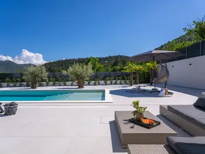 A 40 square meter heated swimming pool and a sun deck with six cozy deck chairs