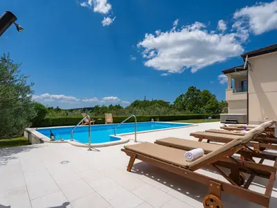 Villa Beybe bietet Platz für bis zu 8 Personen, alles wurde kürzlich hochwertig renoviert und ist wirklich wunderschön dekoriert