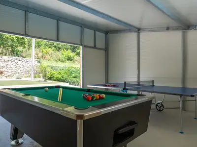 Tischtennis, Billardtisch, Spielplatz und eine natürliche und unberührte Umgebung