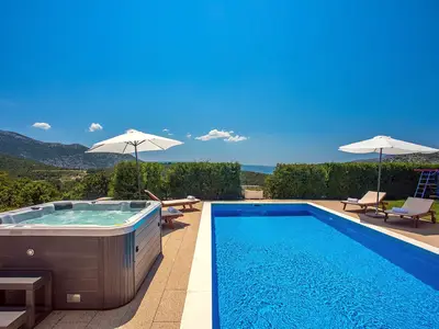 Villa Calma with heated pool, jacuzzi, Finnish sauna and 4 bedrooms