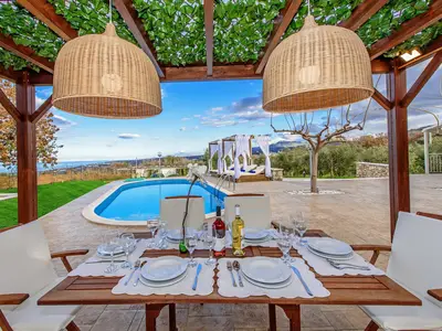 PoolOfHouse