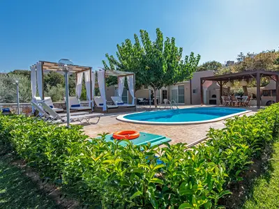 PoolOfHouse