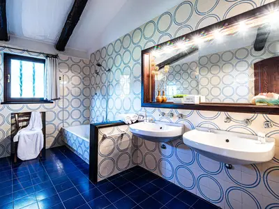 Badezimmer mit Badewanne