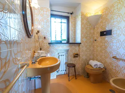 Badezimmer mit Dusche