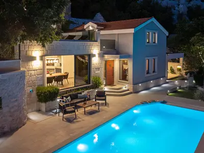 NEU! Villa Falcon House – Luxuriöse 3-Schlafzimmer-Villa mit beheiztem Pool, Whirlpool & finnischer Sauna