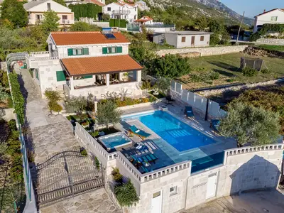 Immobilien Villa Runje, Ihr Zuhause in der Ferne
