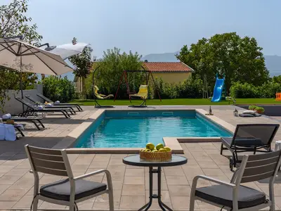 Villa Lukas mit 44m2 großem Swimmingpool und Sonnendeck