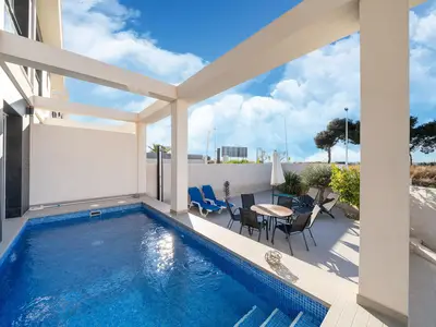 PoolOfHouse