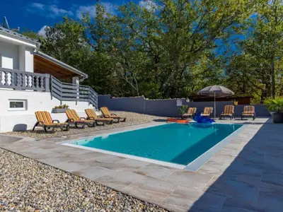 PoolOfHouse