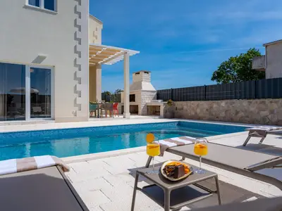 Villa Ora ist ein neu erbautes Anwesen auf einem privaten Grundstück von 800 m2