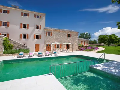 Villa für 14 Personen (690 m²) in Grožnjan 1/10