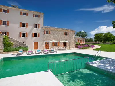 Villa für 19 Personen (690 m²) in Grožnjan 1/10