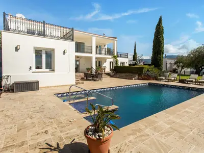 PoolOfHouse