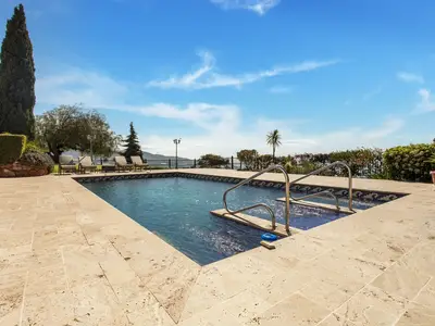 PoolOfHouse