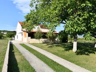 Villa für 8 Personen (90 m²) in Hrvace 4/10