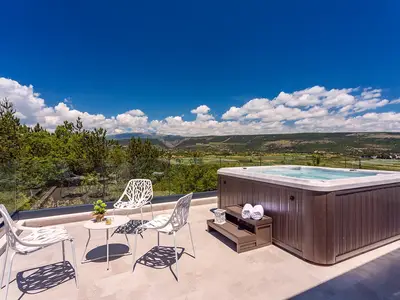 Whirlpool für 6 Personen und herrliche Aussicht auf die Natur
