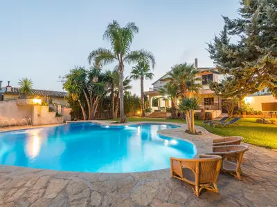 PoolOfHouse