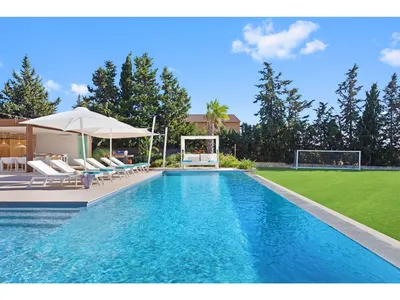 PoolOfHouse