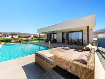 PoolOfHouse