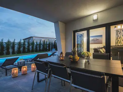 Villa für 8 Personen (258 m²) in Jadreski 9/10