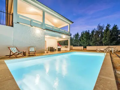 PoolOfHouse