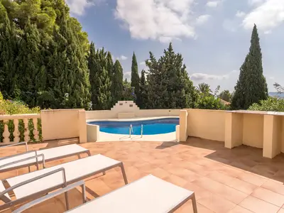 PoolOfHouse