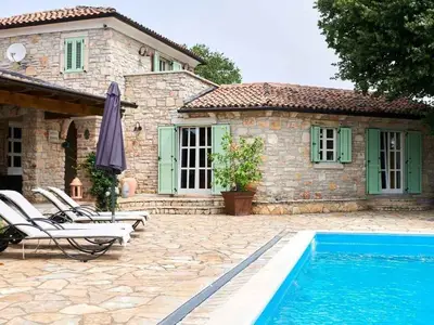 Villa für 8 Personen (264 m²) in Jehnići 1/10