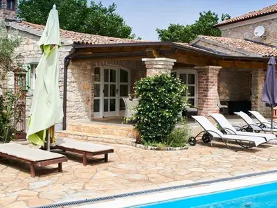 Villa für 8 Personen (264 m²) in Jehnići 9/10