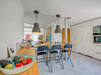 Küche und Essbereich