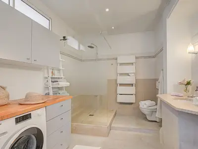 Badezimmer mit Dusche