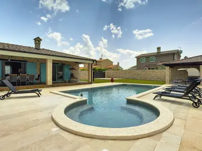 PoolOfHouse