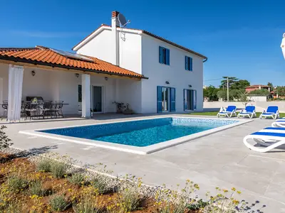 Villa für 8 Personen (215 m²) in Juršići 1/10