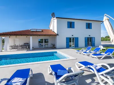 Villa für 8 Personen (215 m²) in Juršići 4/10
