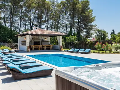Villa für 14 Personen (500 m²) in Juršići 5/10