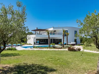 Villa für 14 Personen (500 m²) in Juršići 8/10