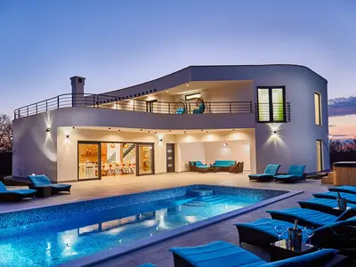 Villa für 14 Personen (500 m²) in Juršići 10/10
