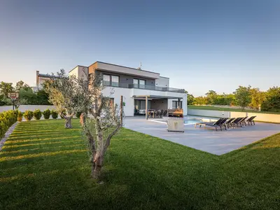 Villa für 10 Personen (180 m²) in Juršići 1/10