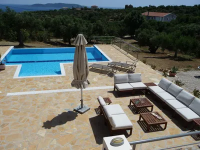 PoolOfHouse