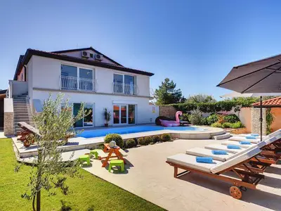 Villa für 8 Personen (250 m²) in Kanfanar 1/10