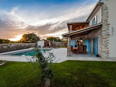Villa für 8 Personen (320 m²) in Krmed 1/10